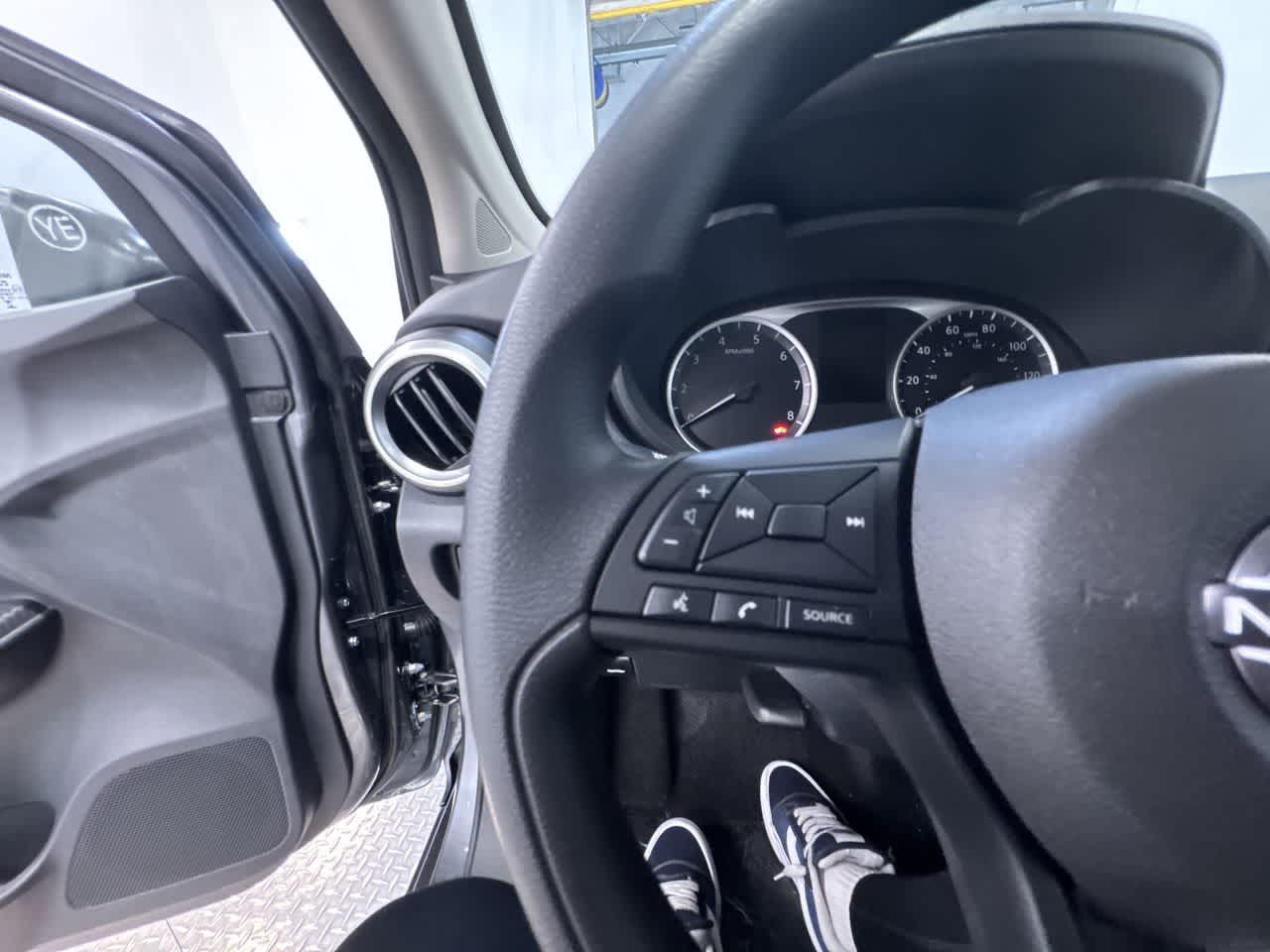 Vehicle image 33 of 40