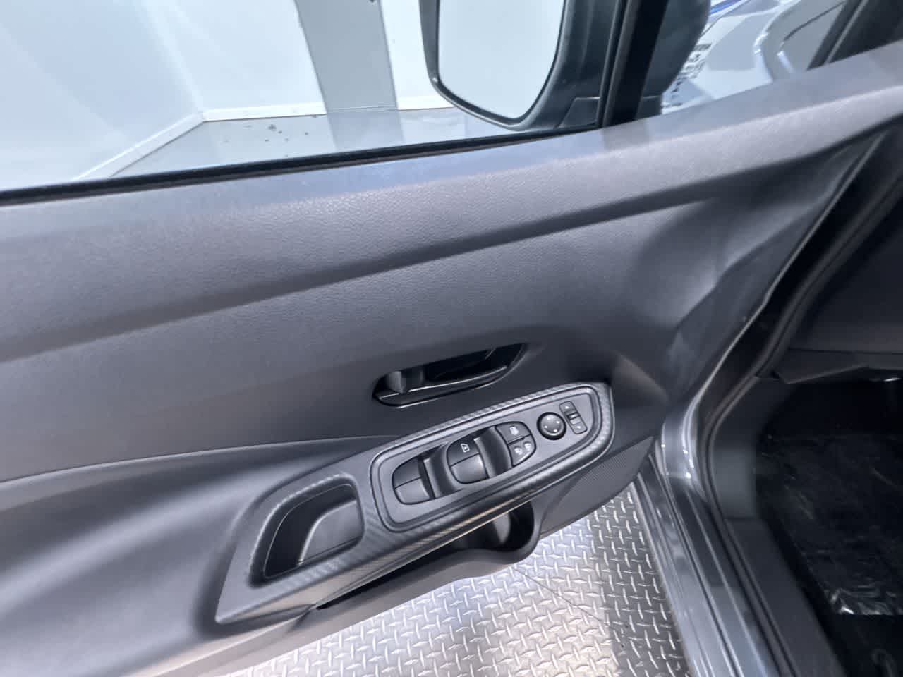 Vehicle image 29 of 40