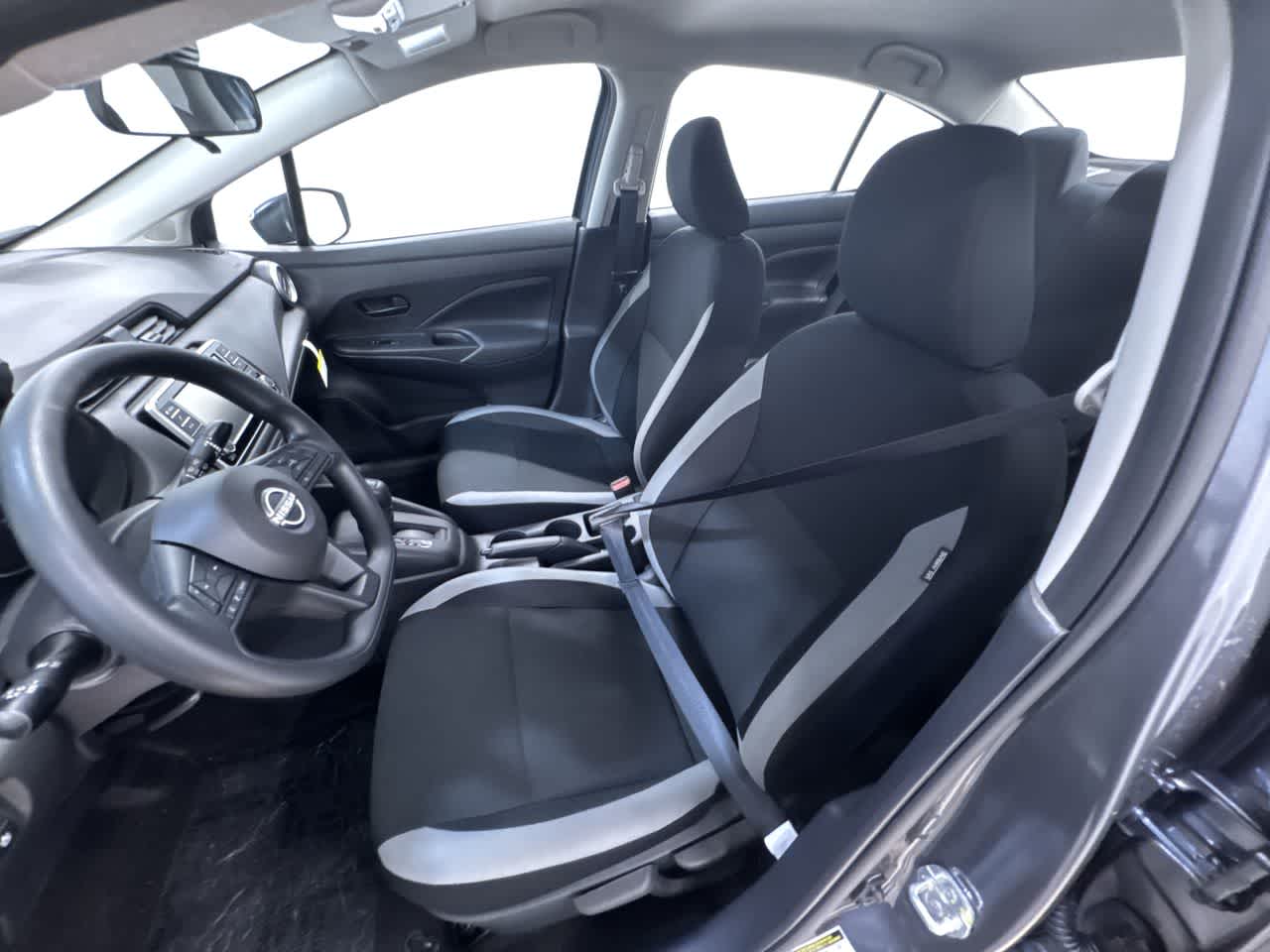 Vehicle image 16 of 40