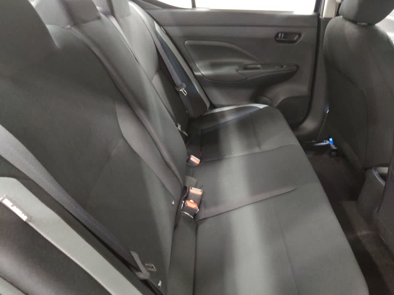 Vehicle image 34 of 40