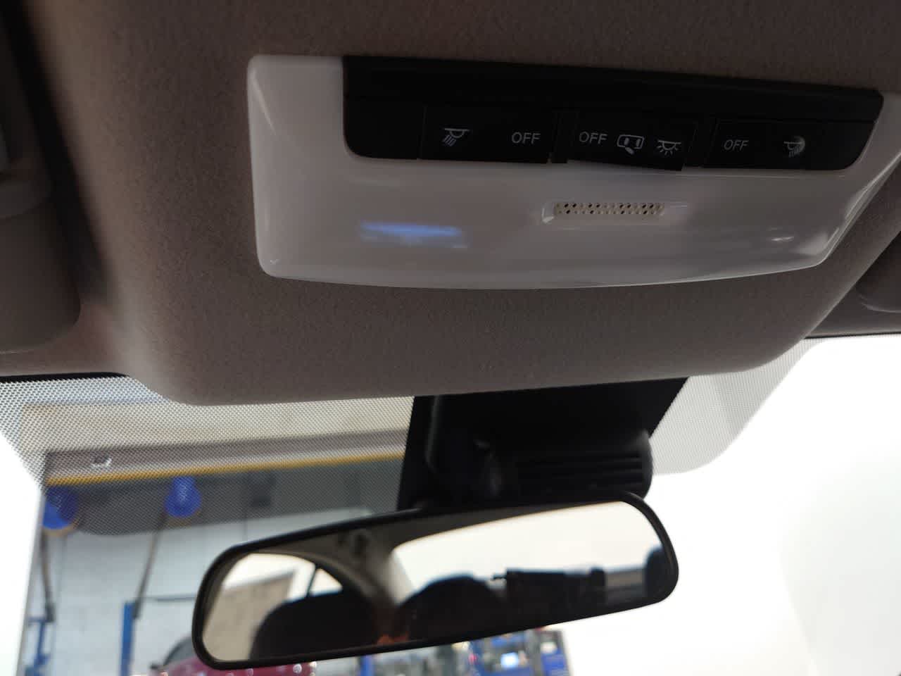 Vehicle image 29 of 40