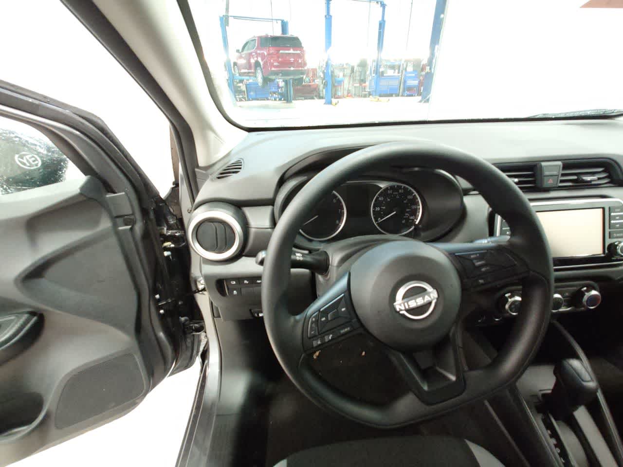 Vehicle image 15 of 40