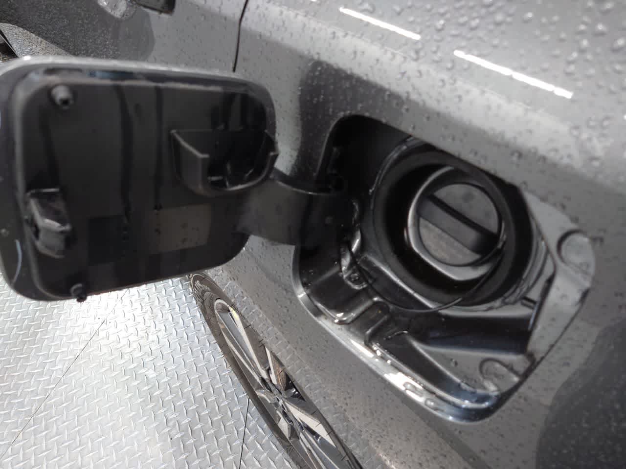 Vehicle image 37 of 40
