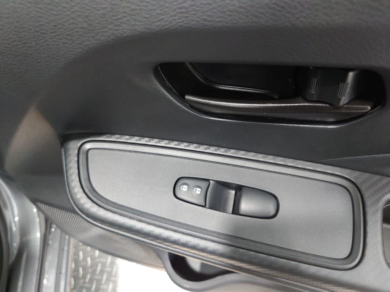 Vehicle image 33 of 40