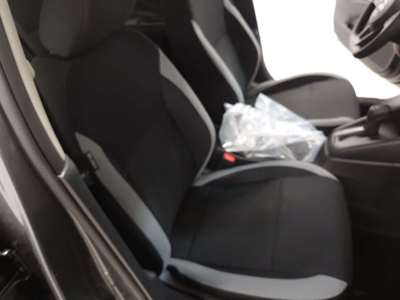 Vehicle image 32 of 40