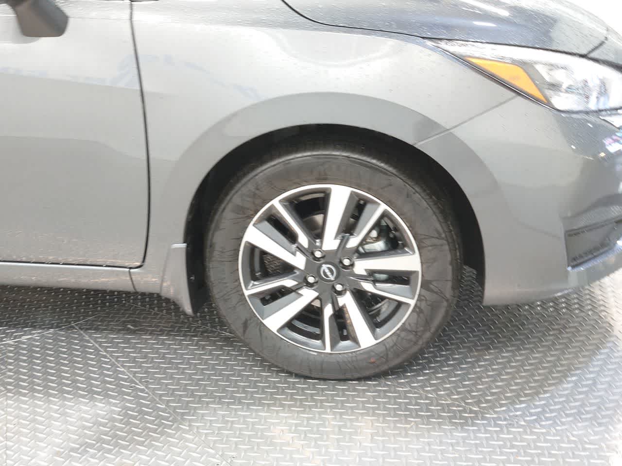 Vehicle image 10 of 40