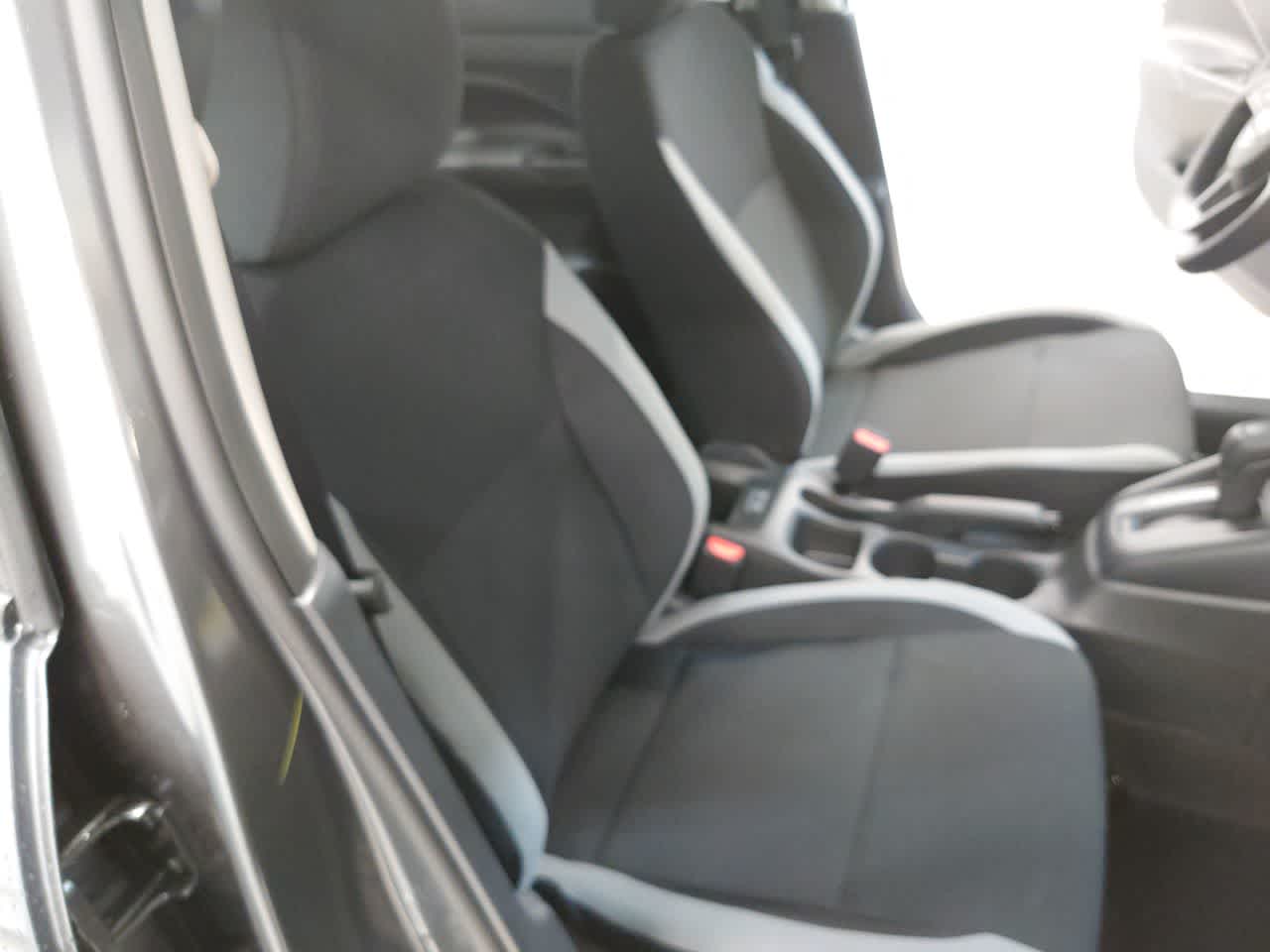 Vehicle image 32 of 40