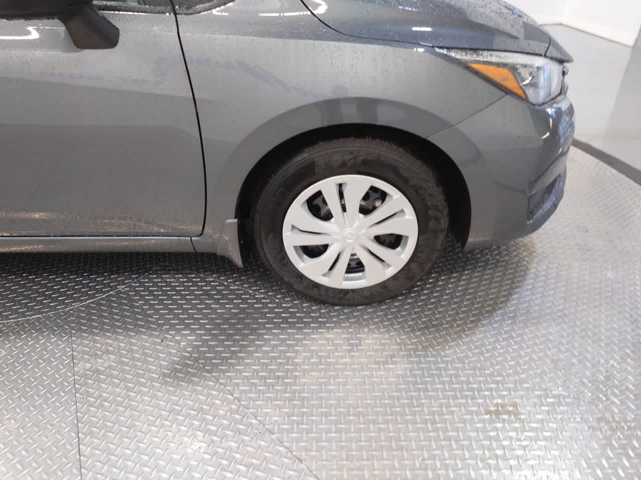 Vehicle image 10 of 40