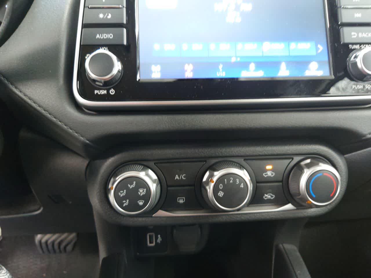 Vehicle image 26 of 40