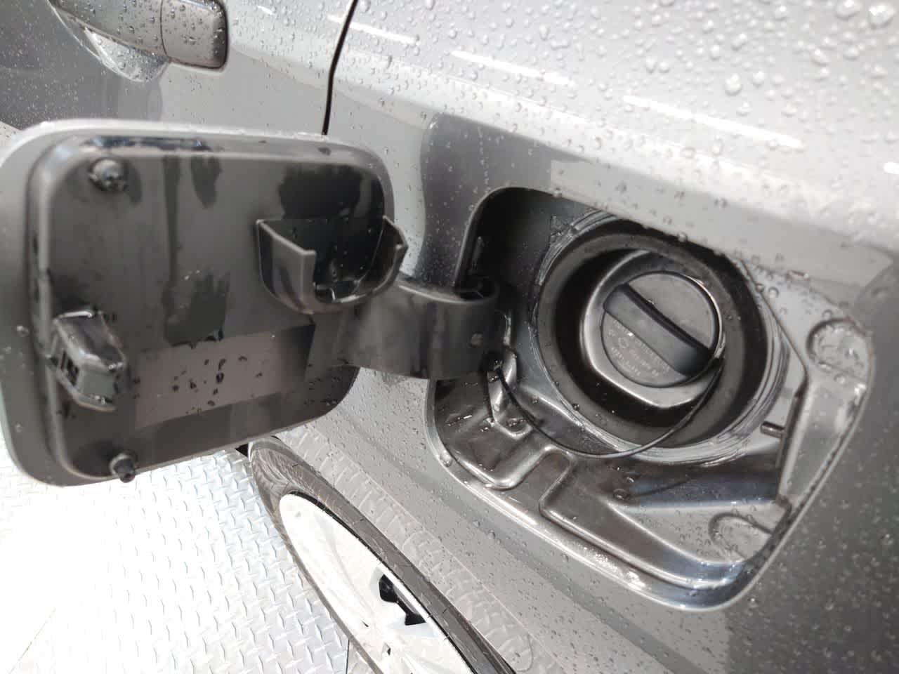 Vehicle image 37 of 40