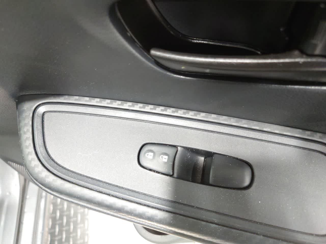 Vehicle image 33 of 40