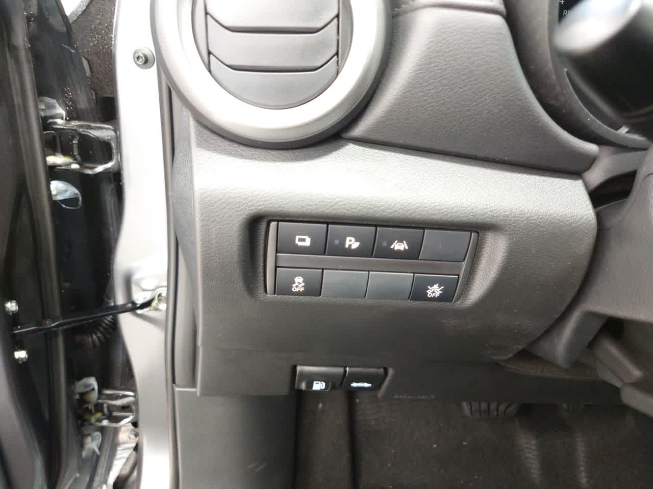 Vehicle image 16 of 40