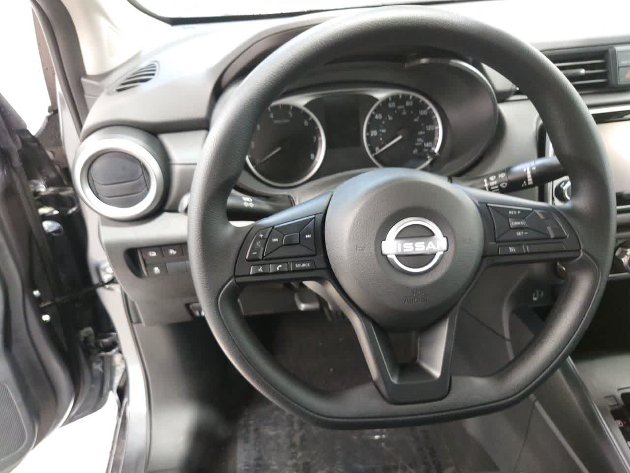 Vehicle image 15 of 40