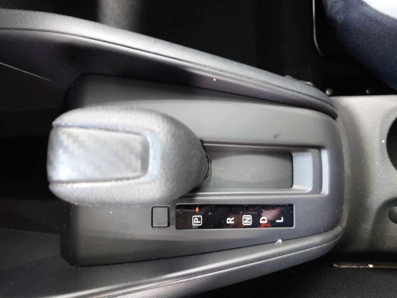 Vehicle image 27 of 40