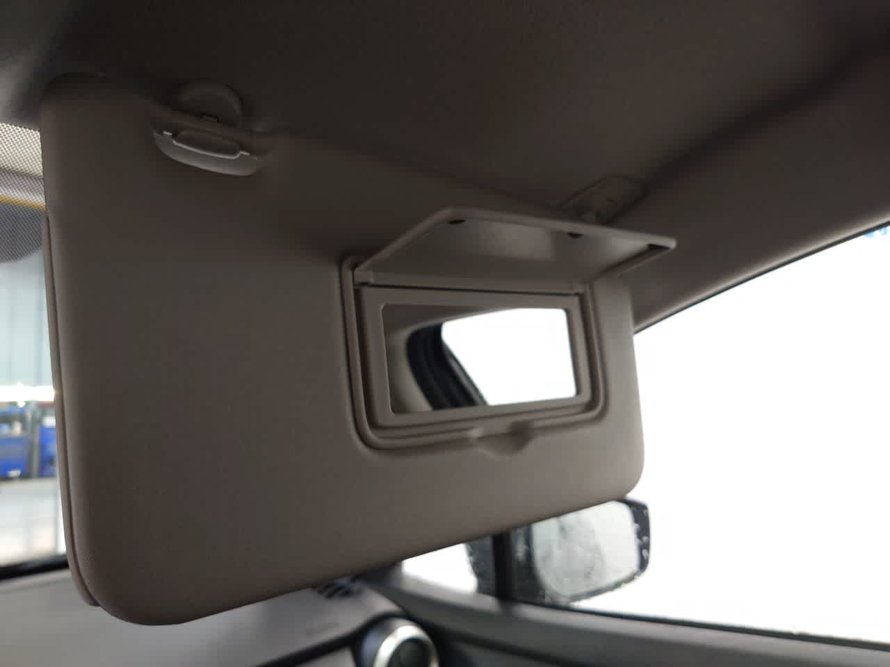 Vehicle image 31 of 40