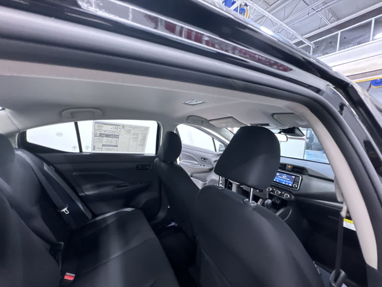 Vehicle image 16 of 40
