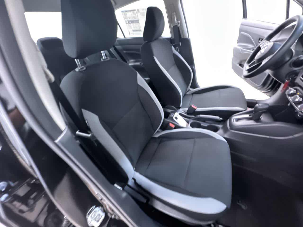 Vehicle image 12 of 40