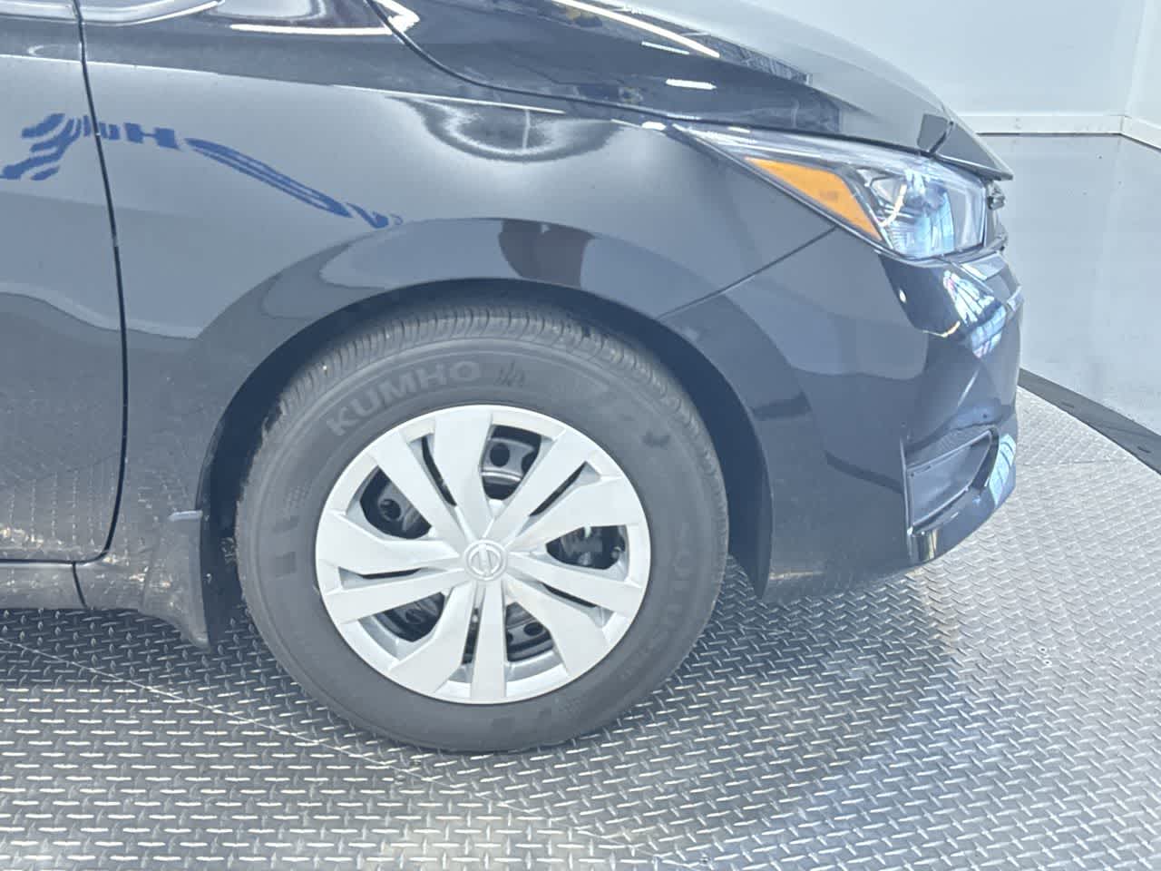 Vehicle image 9 of 40