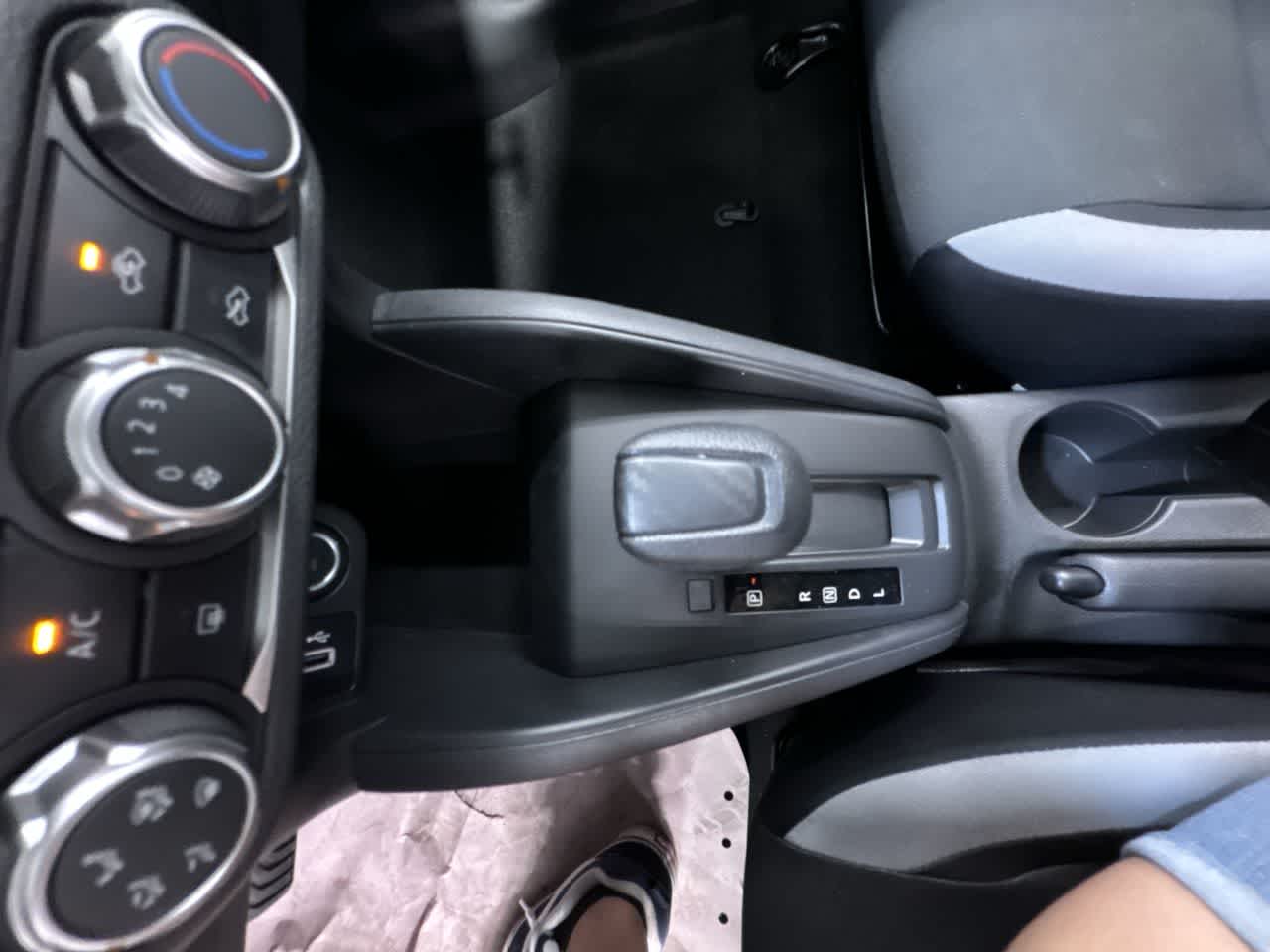 Vehicle image 25 of 40