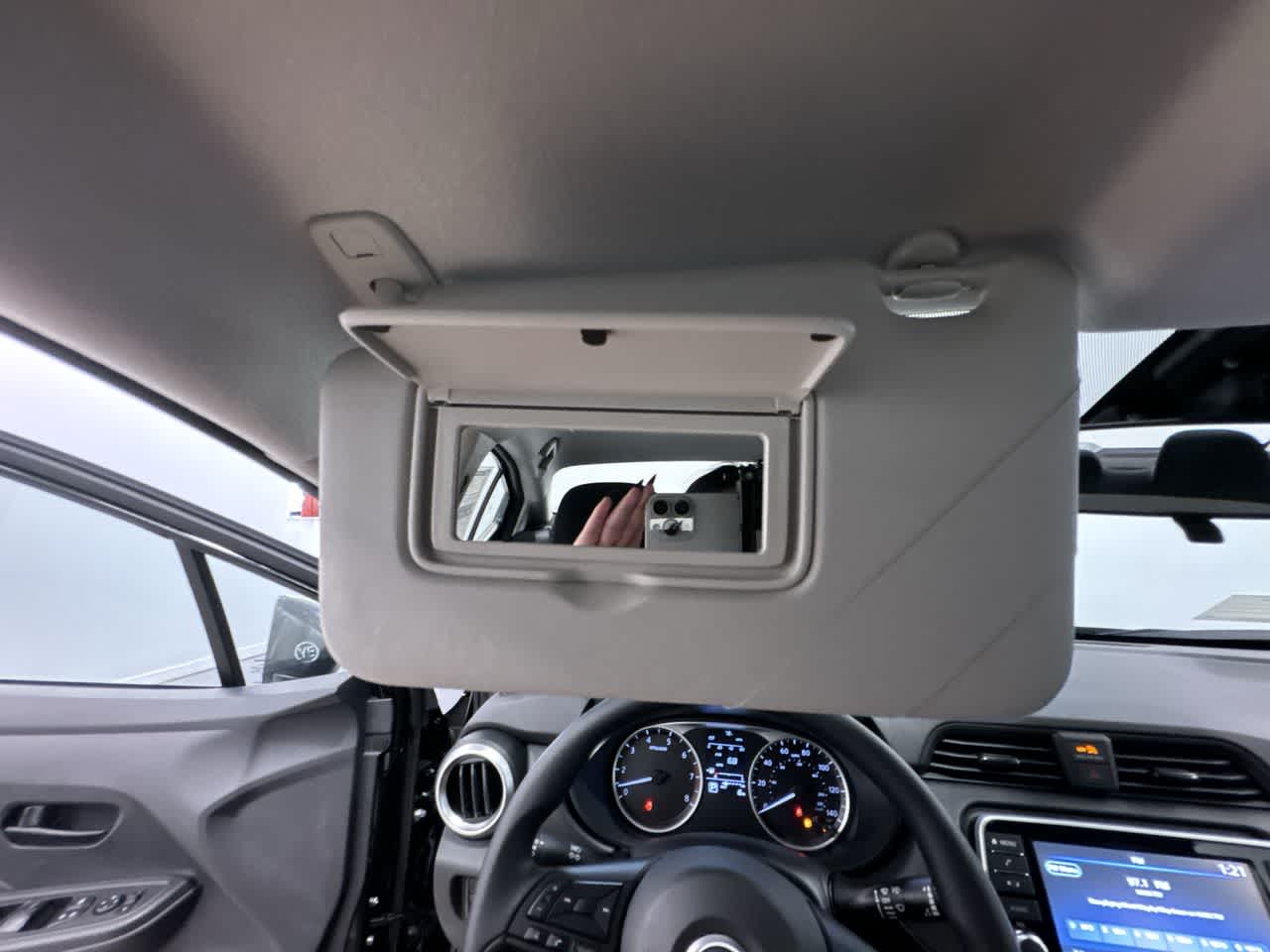 Vehicle image 18 of 40