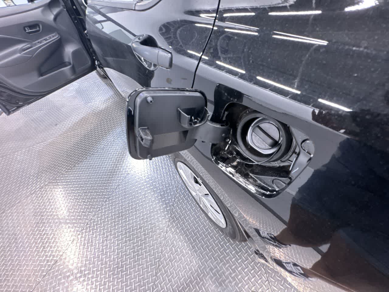 Vehicle image 30 of 40