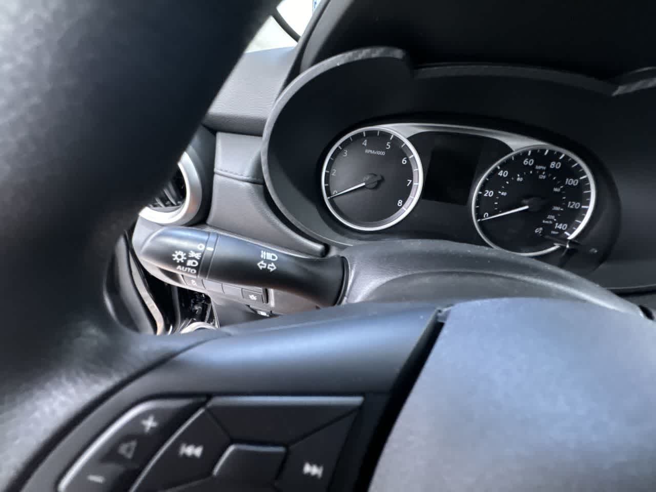 Vehicle image 33 of 40