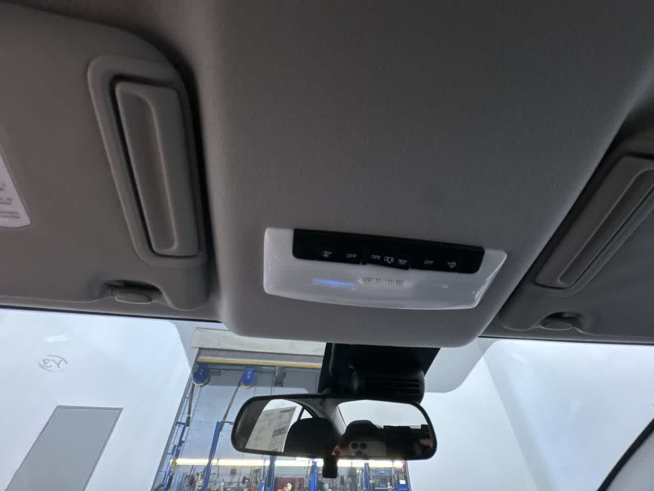 Vehicle image 35 of 40