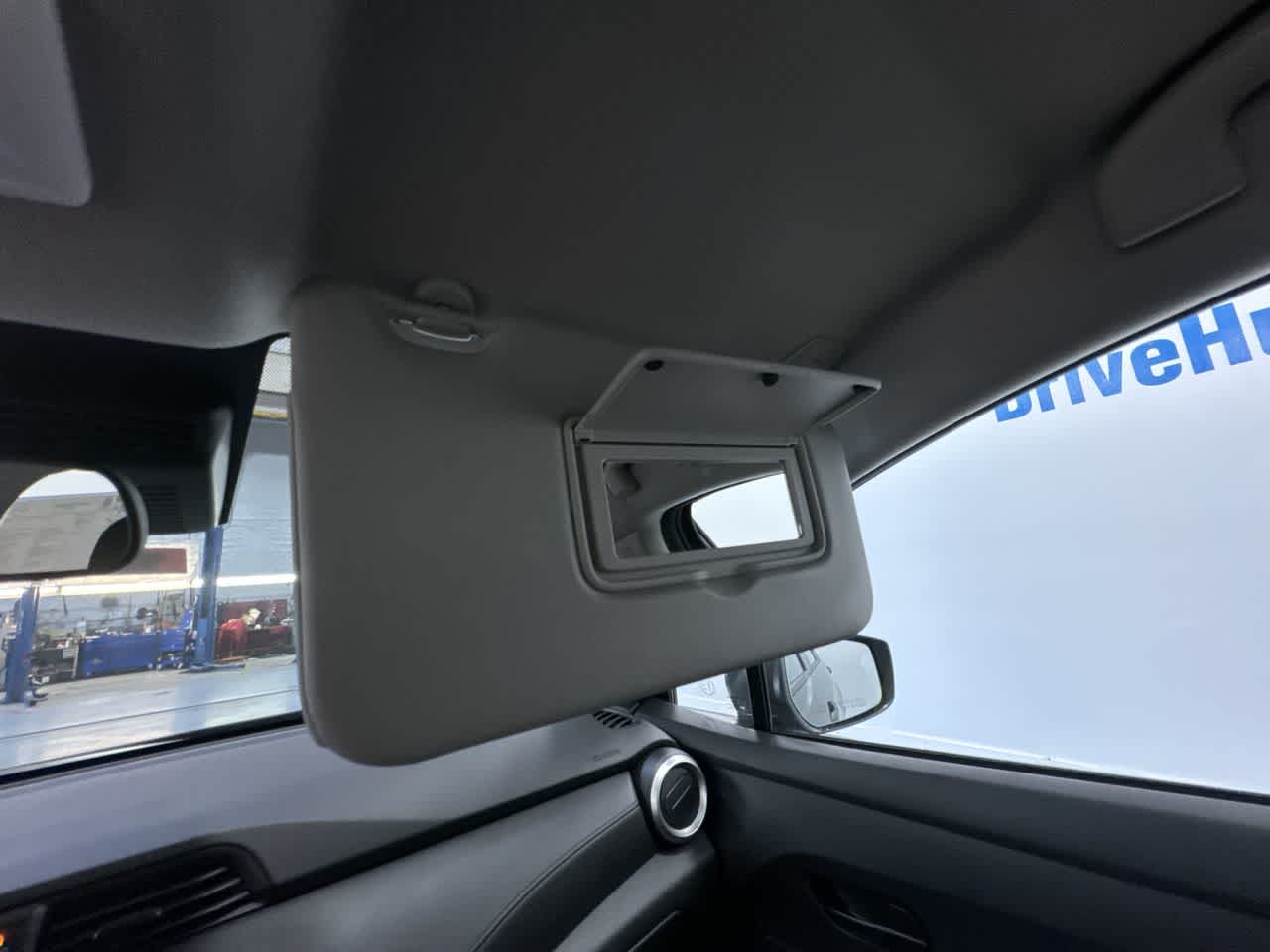 Vehicle image 19 of 40