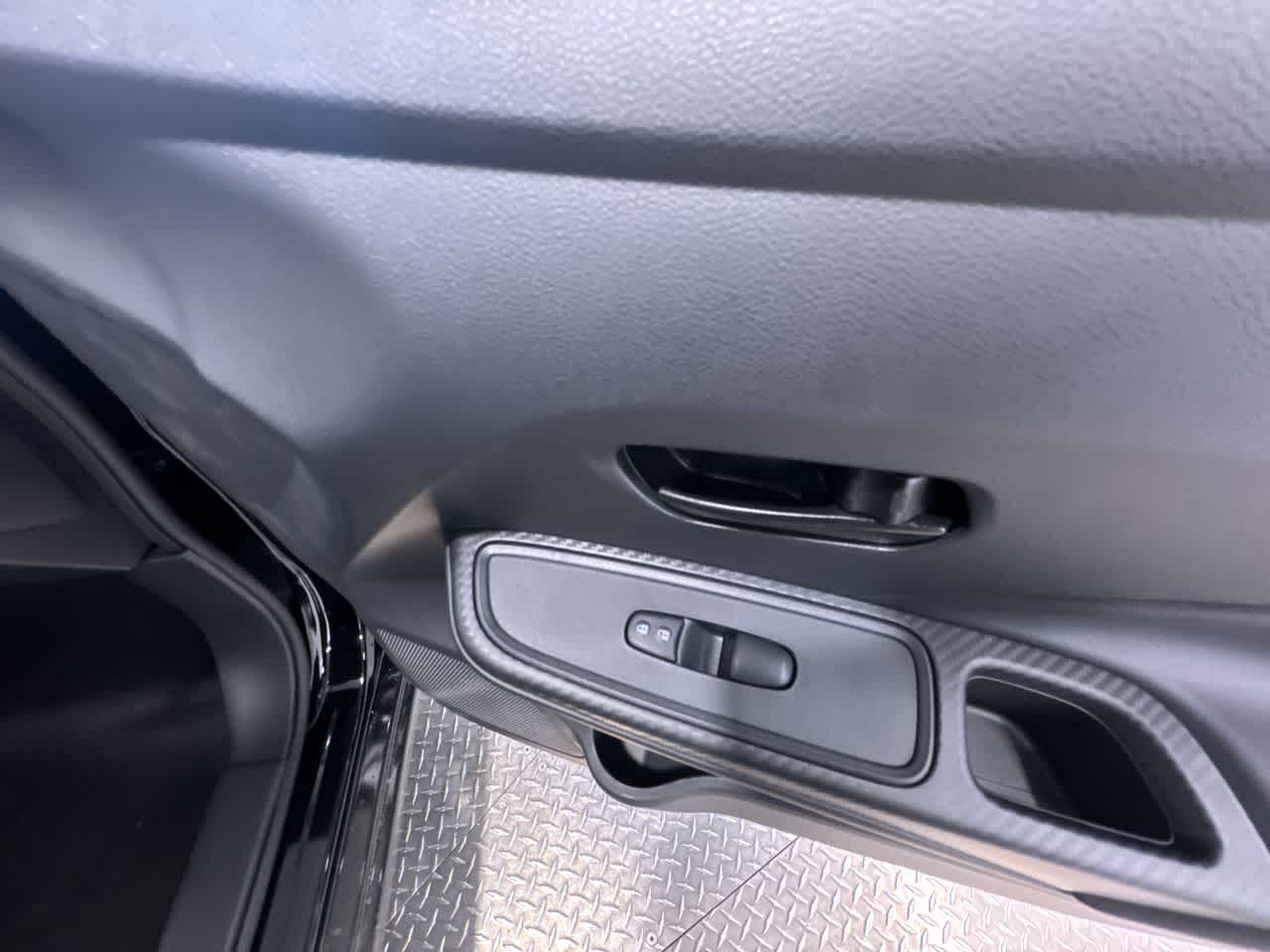 Vehicle image 34 of 40