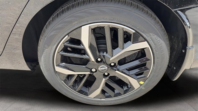 Vehicle image 10 of 18