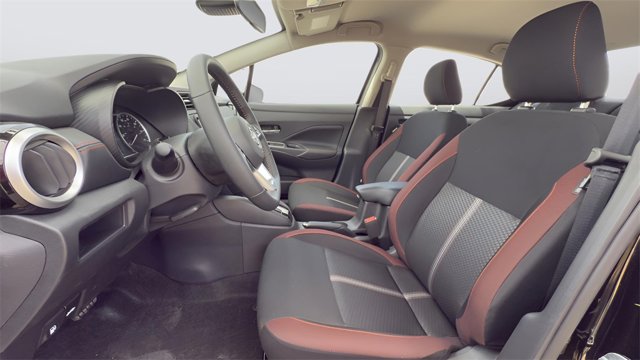 Vehicle image 14 of 18