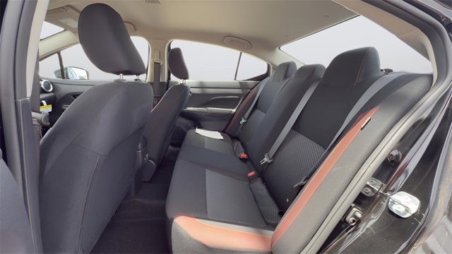 Vehicle image 15 of 18