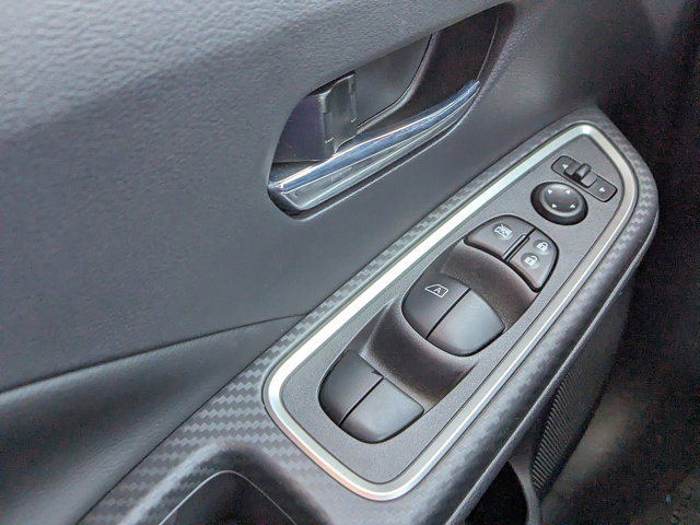 Vehicle image 23 of 27
