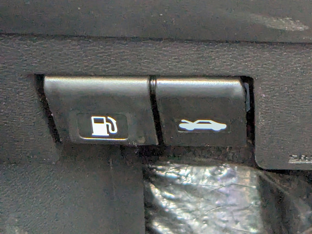 Vehicle image 25 of 27