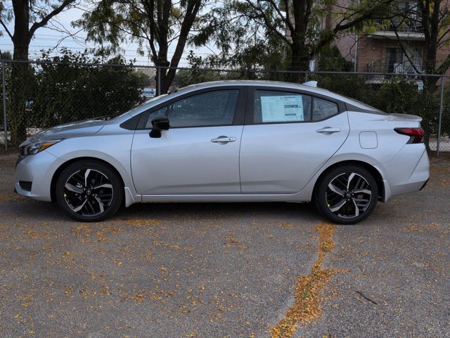 2025 Nissan Versa SR Image 4 of 15