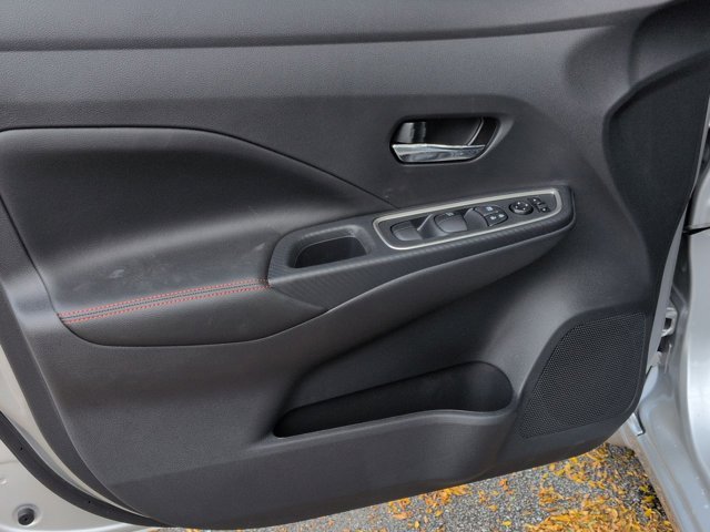 2025 Nissan Versa SR Image 13 of 15