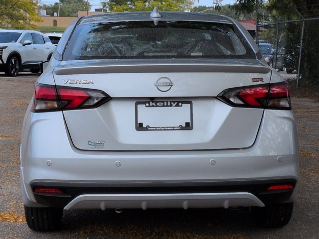 2025 Nissan Versa SR Image 2 of 15