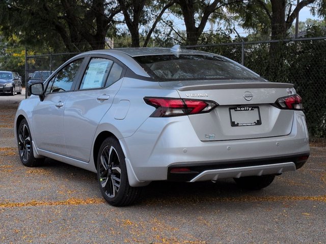 2025 Nissan Versa SR Image 3 of 15