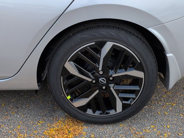 2025 Nissan Versa SR Image 5 of 15