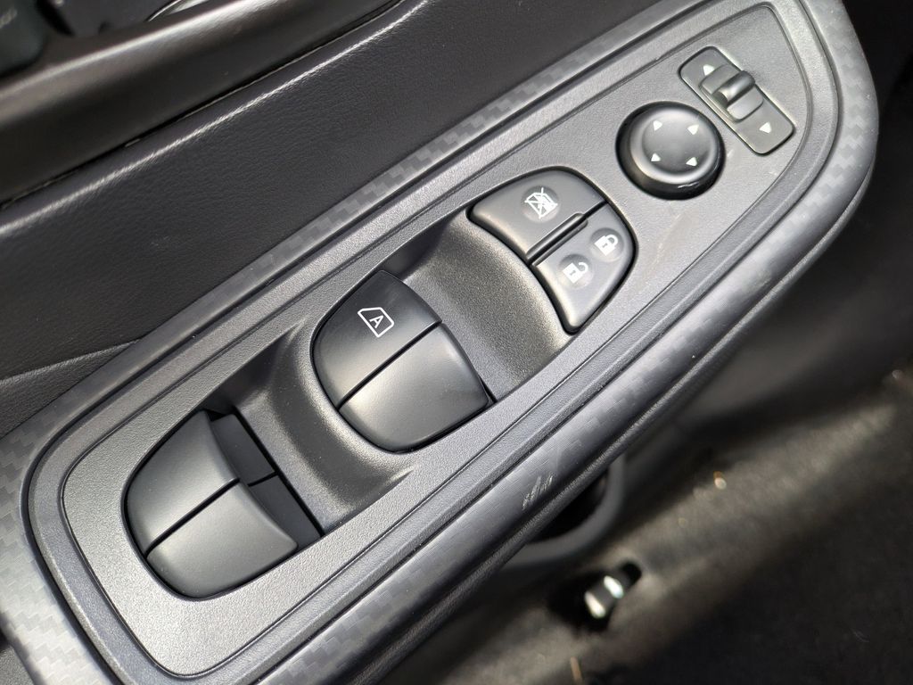 2025 Nissan Versa S Image 18 of 24
