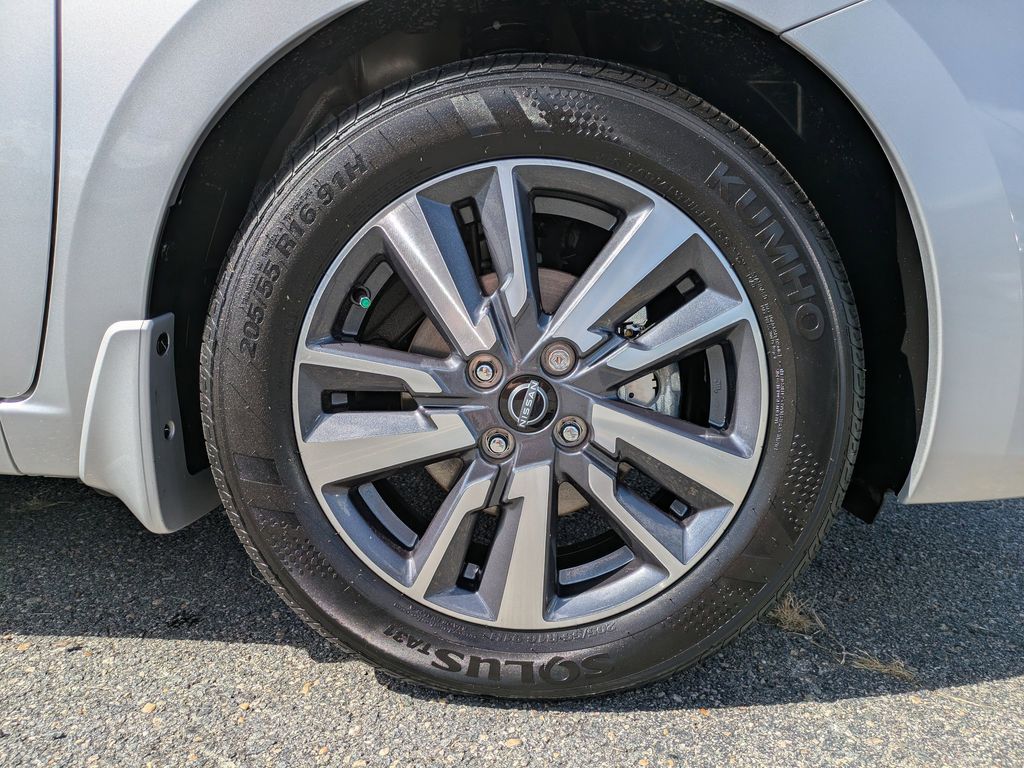 2025 Nissan Versa S Image 10 of 24