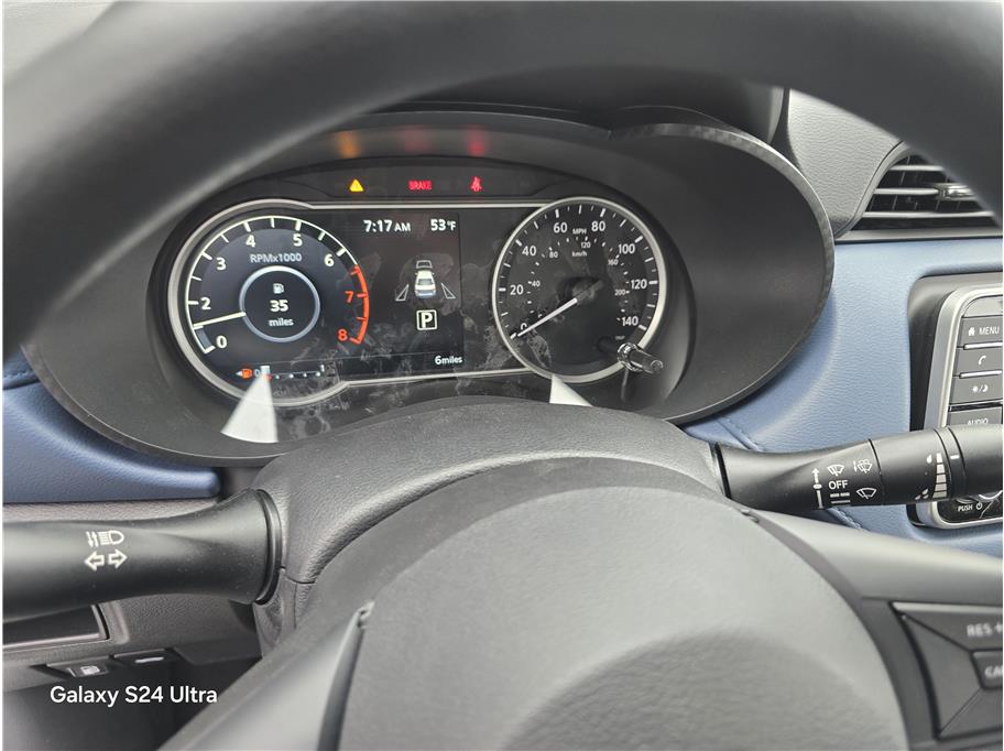 2025 Nissan Versa SV Image 14 of 17