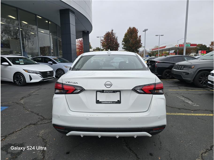 2025 Nissan Versa SV Image 7 of 17