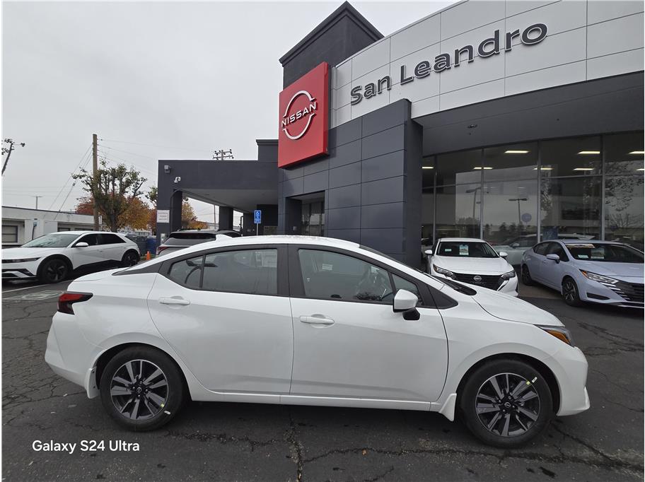 2025 Nissan Versa SV Image 4 of 17