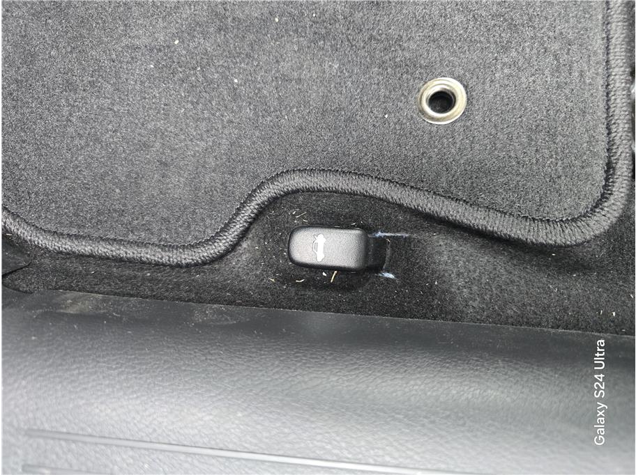 2025 Nissan Versa SV Image 16 of 17