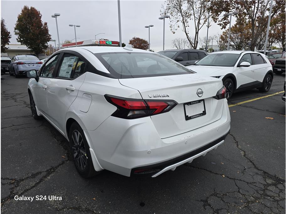 2025 Nissan Versa SV Image 6 of 17