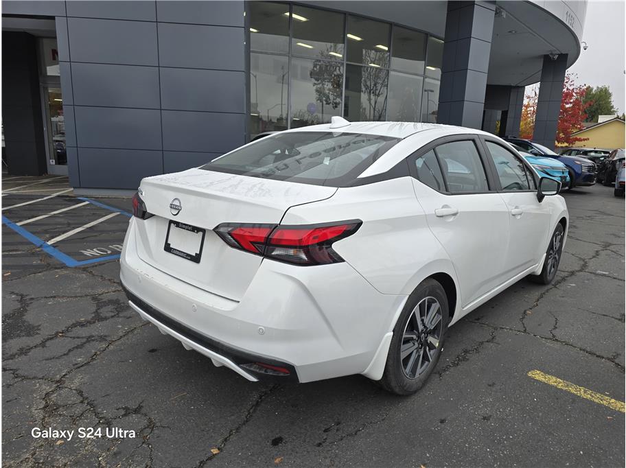 2025 Nissan Versa SV Image 5 of 17
