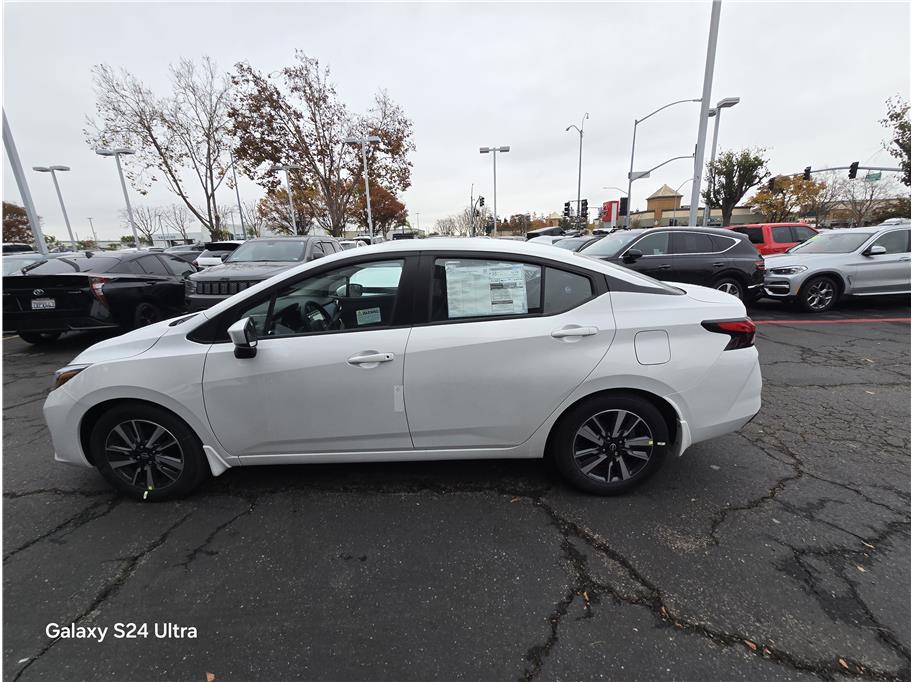 2025 Nissan Versa SV Image 8 of 17