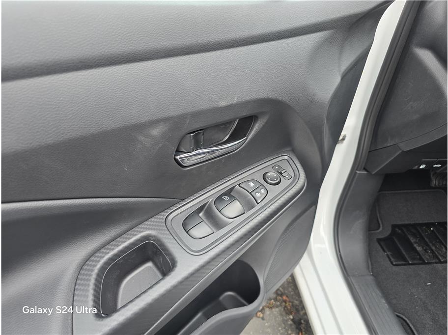 2025 Nissan Versa SV Image 15 of 17