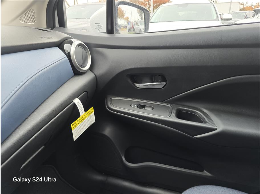 2025 Nissan Versa SV Image 12 of 17